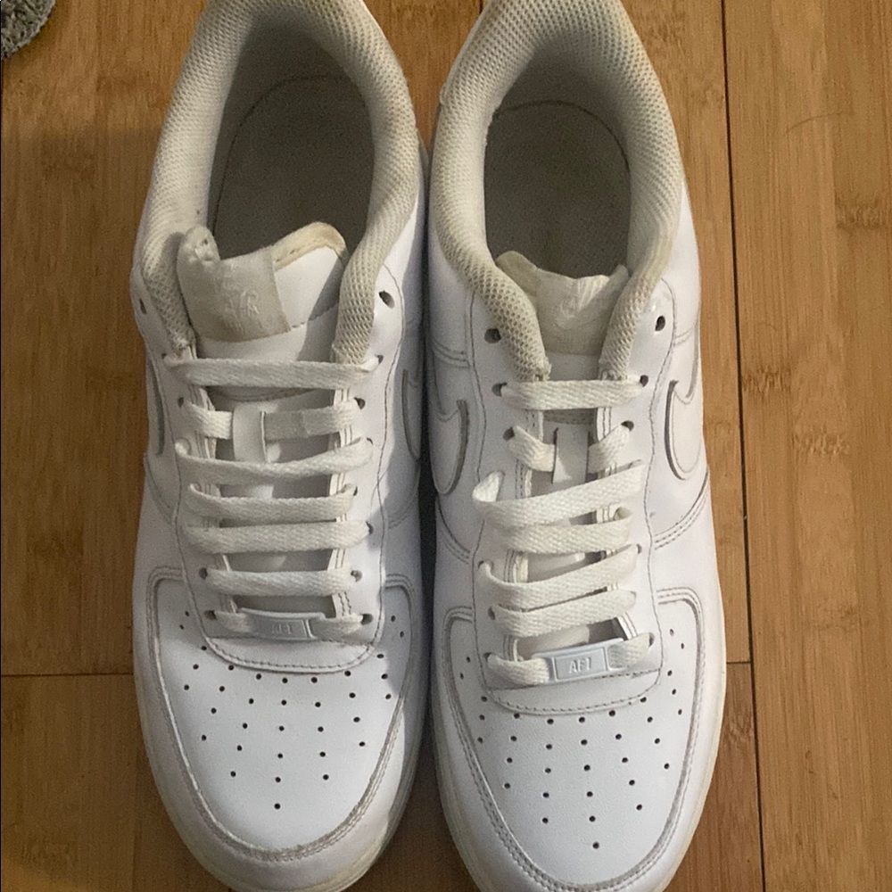Nike White Low-Top Sneakers with Leather Finish